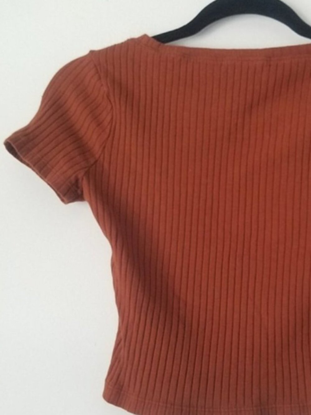 Crop Topš©ā𦰠- Picture 2 of 2